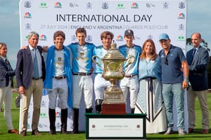 La selección de polo no sólo mantuvo el invicto de 71 años por la Copa Coronación: goleó a Inglaterra