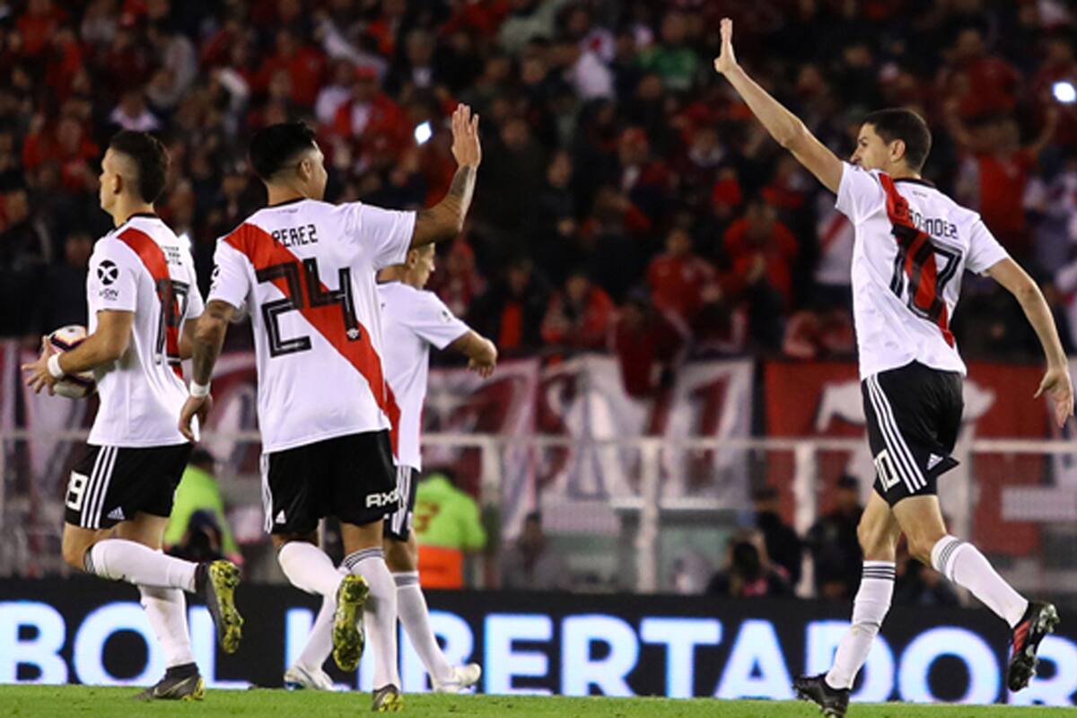 Festeja ‘Nacho’ Fernández y se asocia Enzo Pérez, en un Monumental que se acostumbró a las victorias en las noches de Copa