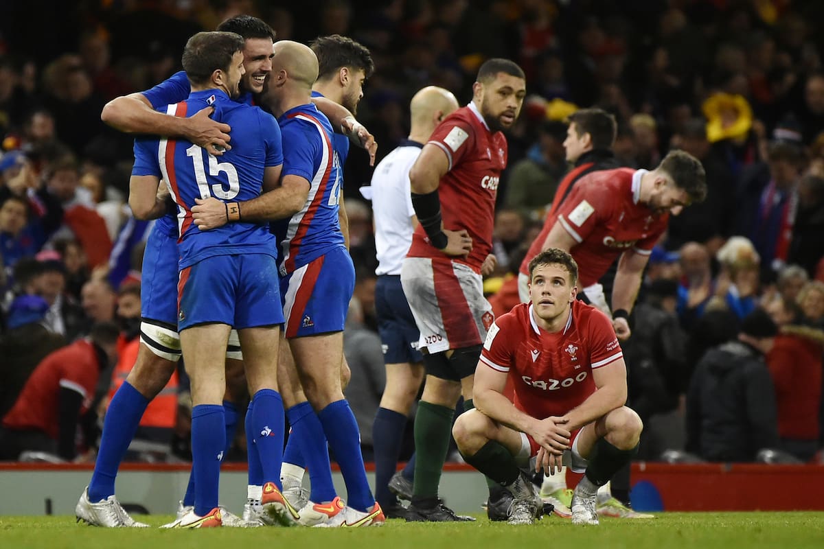 Festejan los franceses y sufren los galeses; la victoria dejó a Les Bleus a un paso del título en el Seis Naciones, algo que no consiguen desde 2010.