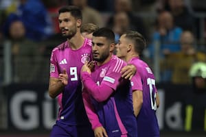 Alemania ganó con un doblete en 6 minutos de un delantero que debutó en la primera a los 25