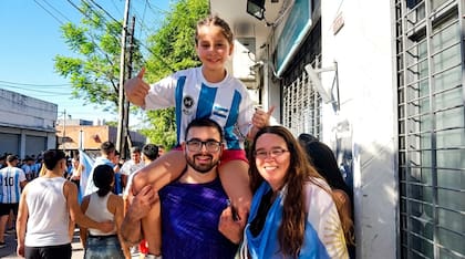 Festejando uno de los triunfos de la Argentina en el último mundial.