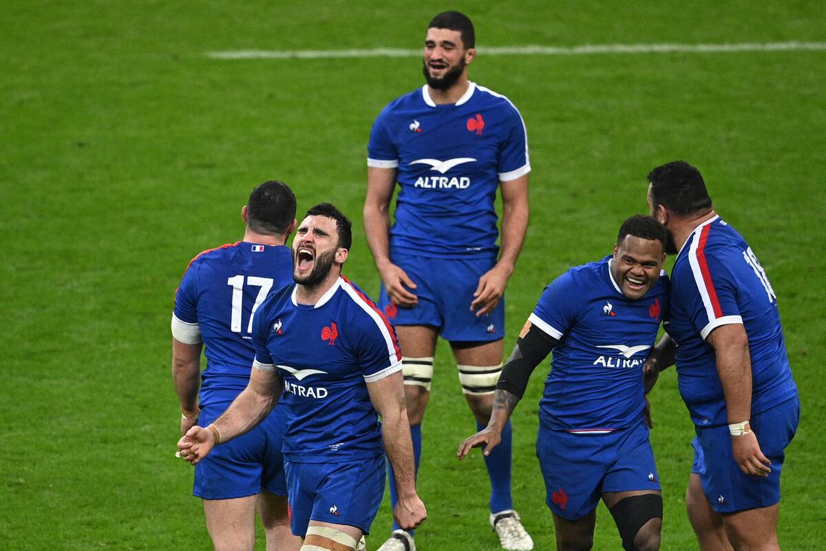 Festejo azul en un partido tan sufrido como electrizante; el 32-30 contra Gales conseguido gracias a un try en el ataque final le da a Francia la chace de volver a ser campeón del Seis Naciones después de 11 años.
