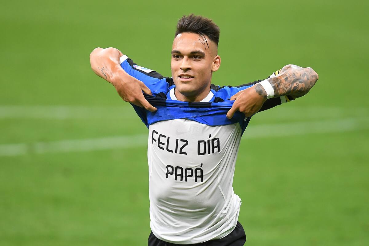 Festejo con dedicatoria. Lautaro Martínez convirtió el 2 a 0 de Inter.