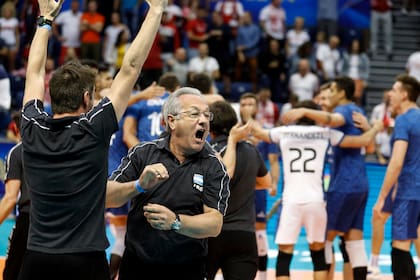 El festejo de Velasco, en el instante final del partido que la selección argentina le ganó a Polonia en el Mundial.