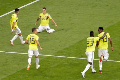 El festejo del gol de Mina, tras el centro de Juanfer Quintero: Colombia clasificado