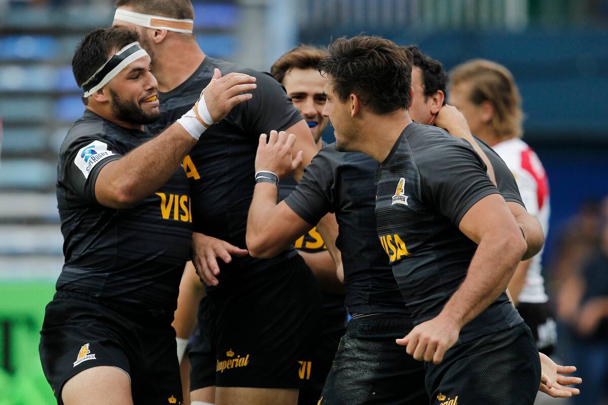 festejo de el equipo de Jaguares ante Lions .