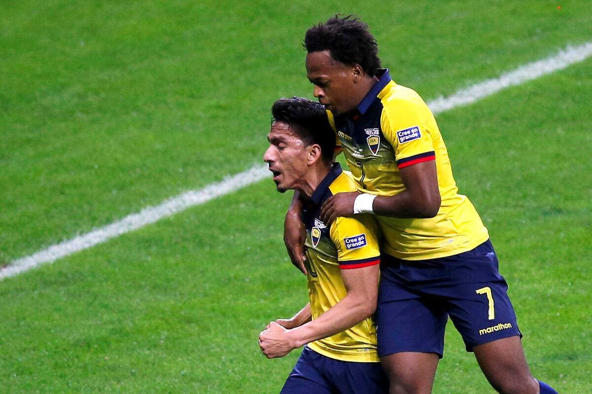 Festejo de gol de Angel Mena