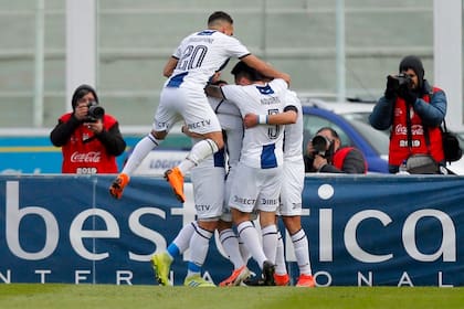El festejo colectivo de Talleres: triunfo 1-0 sobre Vélez en el debut de la Superliga