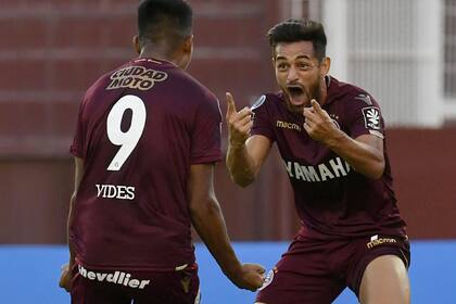 Festejo del 3 gol de Lanus