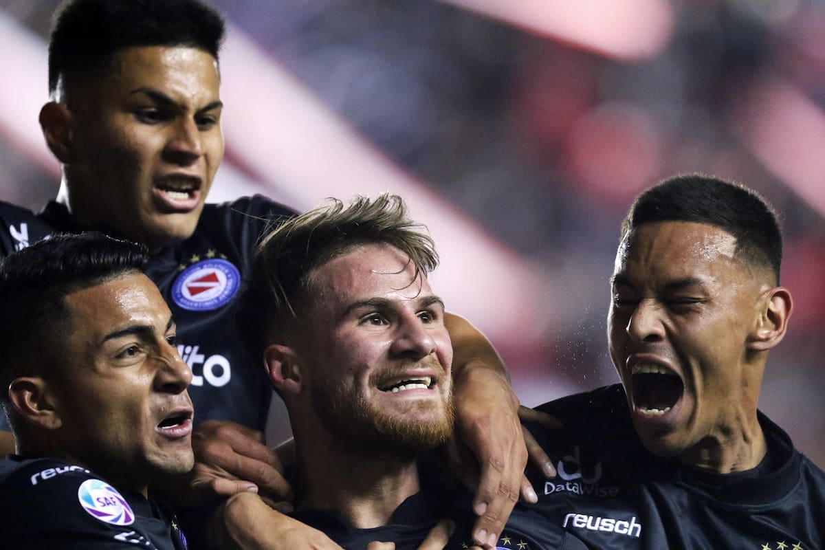 Festejo del equipo de Argentinos