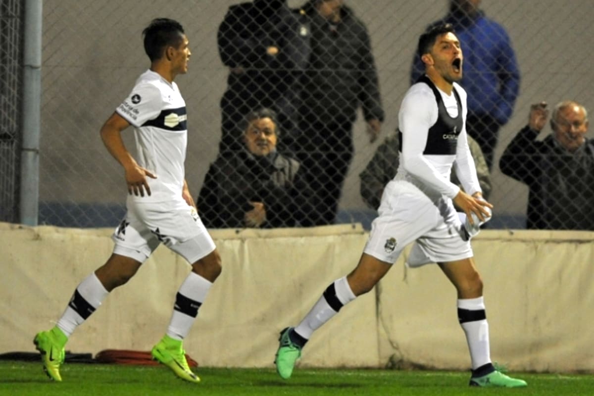 Festejo gol de Gimnasia