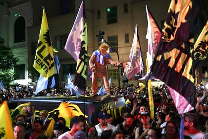 Festejos de los partidarios de Javier Milei de La Libertad Avanza por el triunfo en el balotaje