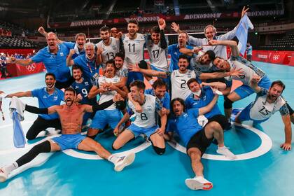 Festejos del seleccionado olímpico de Voley Argentino luego de la victoria frente a Brasil y la obtención de la medalla de Bronce.