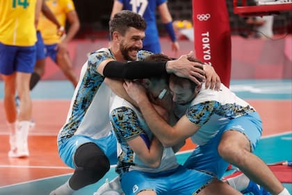 Festejos del seleccionado olímpico de Voley Argentino luego de la victoria frente a Brasil y la obtención de la medalla de Bronce.