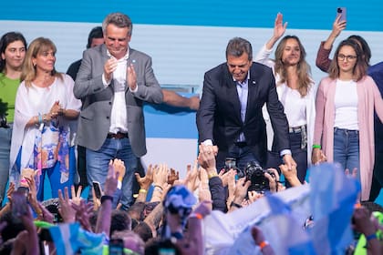 Festejos en el búnker de Unión por la Patria, Sergio Tomás Massa, familia