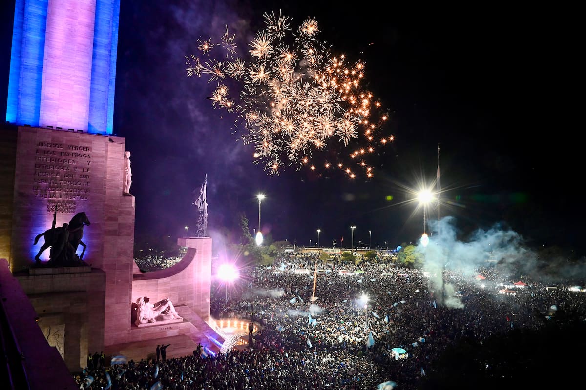 Festejos en el Monumento a la Bandera, Rosario