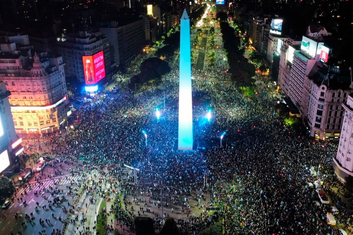 Festejos en el Obelisco por el triunfo de la Selección Argentina frente a Brasil en la Copa América