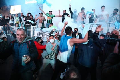 Festejos en el Obelisco por el triunfo de la Selección Argentina frente a Brasil