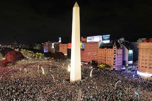 El festejo fue del Obelisco a los barrios porteños con la misma pasión: "El que no salta es un inglés"