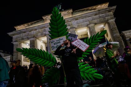 Festejos frente a la Puerta de Brandeburgo de los defensores de la tenencia de cannabis