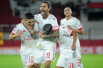 Festín colectivo de Huracán ante Guaraní: 4-1 en Parque Patricios en el debut por la Copa Sudamericana, después de que el Globo quedara eliminado de la Libertadores.