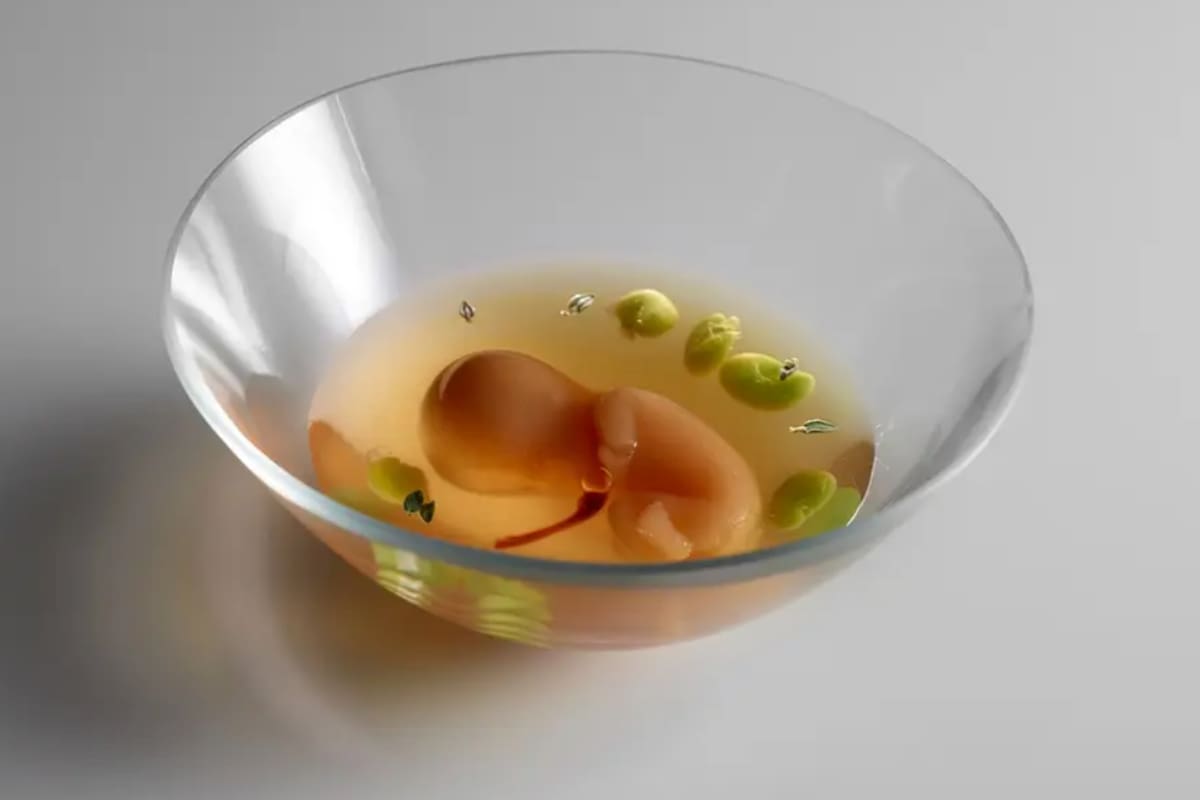 Feto en líquido amniótico, la última creación culinaria del irreverente chef vasco Andoni Luis Aduriz.
