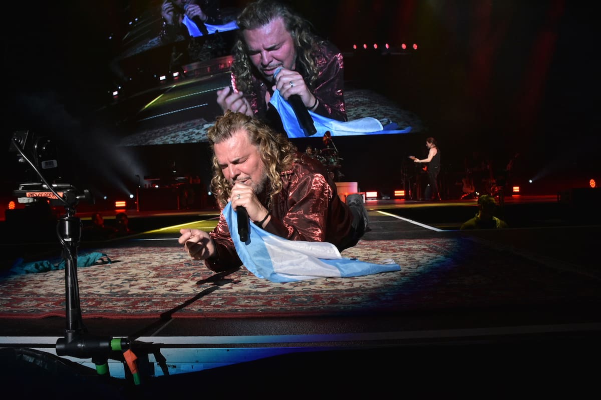 Fher, cantante de Maná, se refirió a los “políticos corruptos de la Argentina” en el segundo show de la banda mexicana en el Movistar Arena