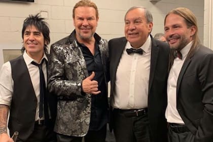 Fher Olvera en el backstage de los Grammy Latinos con el look que causó revuelo en las redes