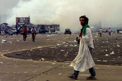 Fiasco total: Woodstock 1999 muestra cómo el ánimo de lucro irracional convirtió en un infierno el sueño hippie