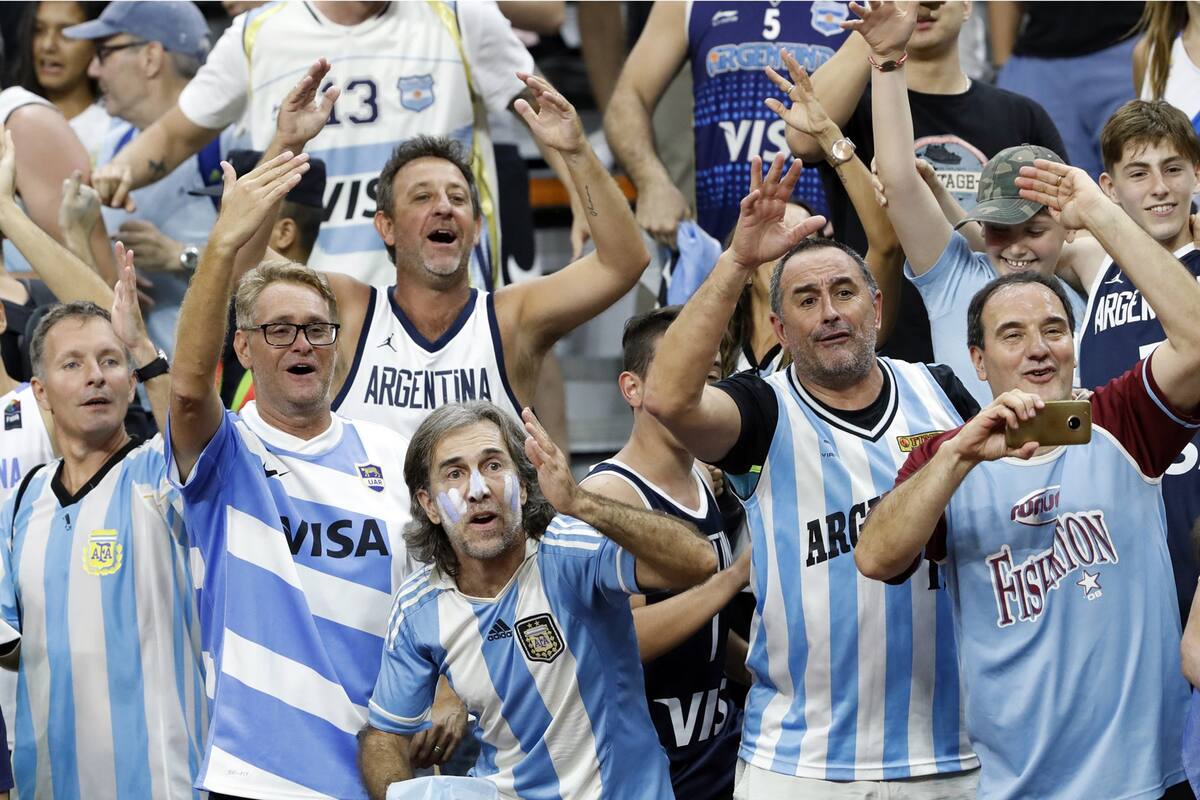 Fiba Word Cup . Argentina Vs Serbia Hinchas Argentinos.