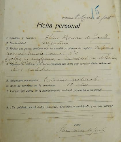 Ficha personal de la profesora Alicia Moreau de Justo.