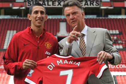 Fideo junto a van Gaal y el emblemático número 7