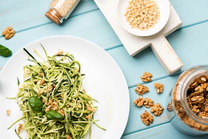 Fideos hechos con verduras