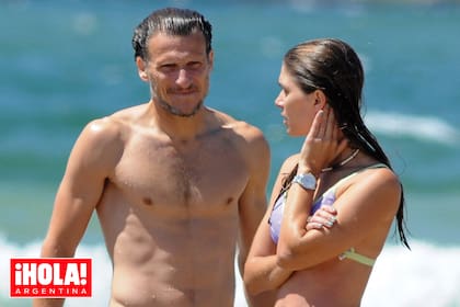 Fiel a su bajo perfil, descansa en Punta del Este lejos de los lugares de moda y dedica su tiempo a mimar a su familia.