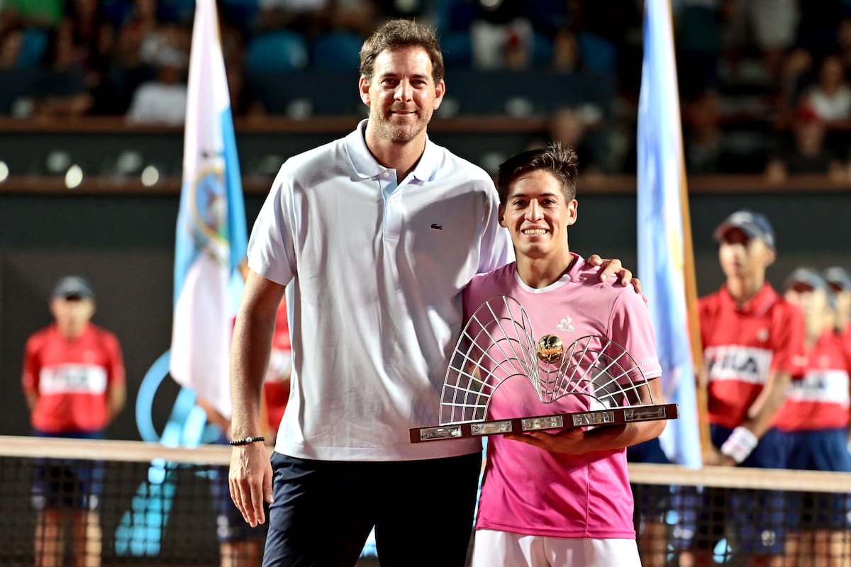 Fiesta argentina completa en Río: Juan Martín del Potro le entregó el trofeo de campeón a su compatriota Sebastián Báez