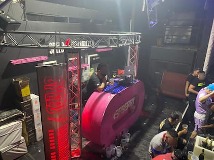 Fiesta electrónica ilegal en Avenida Rivadavia al 7400, Flores