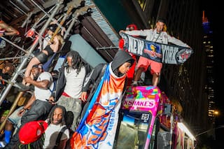 Fiesta para ver a los Knicks termina con 21 detenidos y cinco policías heridos
