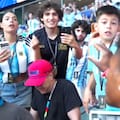 FIFA abrió una investigación por insultos racistas tras el cruce de una hincha argentina y el streamer Speed