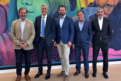 Figueiras, Urtubey y Serventich (medio) concretaron la compra de la división de seguros de caución de Sura