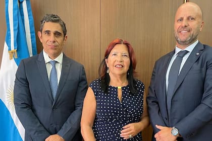 Figueroa junto al vicepresidente primero Mariano Borinsky y al vice segundo