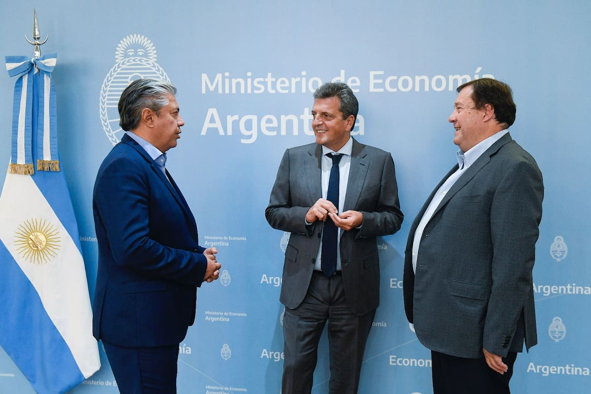 Figueroa, Massa y Weretilneck durante la reunión