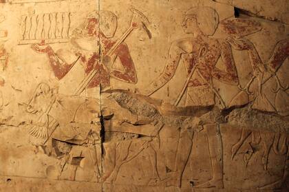 Figuras dentro de la tumba que perteneció a Amenemhat.