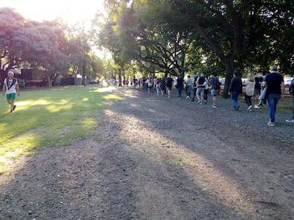 Fila de espectadores para ver a Del Potro