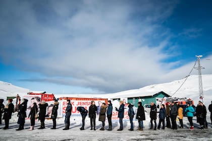 Fila de votantes en Nuuk, la capital de Groenlandia