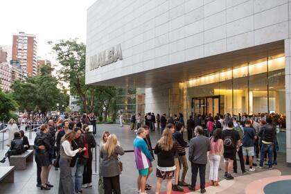 Filas de personas para la inauguración de la muestra. La expectativa por el trabajo de Kuitca generó la visita de 2000 personas