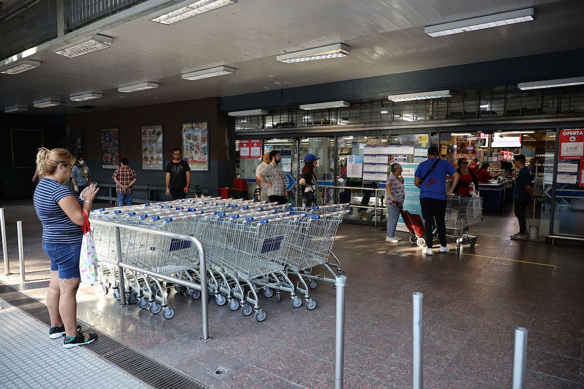 Filas para ingresar a un supermercado