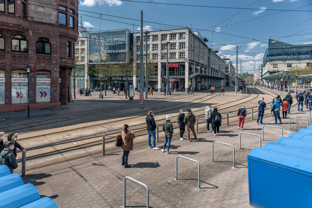 Filas para la vacunación contra el Covid-19 en Alemania (Laetitia Vancon/The New York Times)