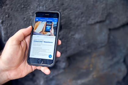 Filas virtuales en Universal, para mantener distancia social