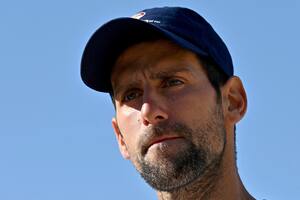 (FILES) In this file photo taken on October 22, 2020, Serbian tennis player Novak Djokovic attends an open air press conference in Belgrade. - Djokovic has pulled out of the ATP Cup in Sydney, organisers said on December 29, 2021, amid speculation about his vaccination status and whether he will defend his Australian Open title. (Photo by Andrej ISAKOVIC / AFP)