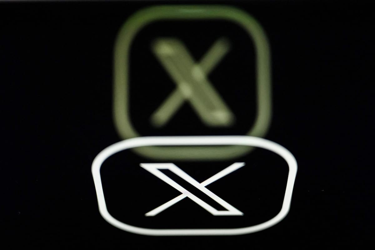 (FILES) This photograph taken on March 7, 2024 in Nantes, shows the logo of US social media platform X, formerly known as Twitter. A search is being carried out at the French offices of platform X by the cybercrime division of the Paris public prosecutor's office, the latter announced on February 3, 2026 on its social media accounts. (Photo by LOIC VENANCE / AFP)